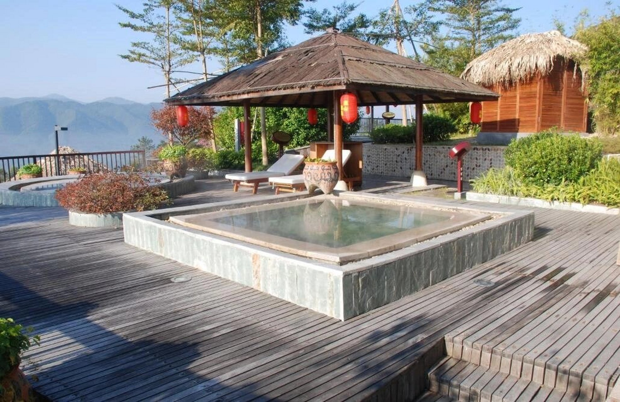 今天给薯宝们推荐本溪花溪沐温泉7615 花溪沐温泉度假村位于本溪