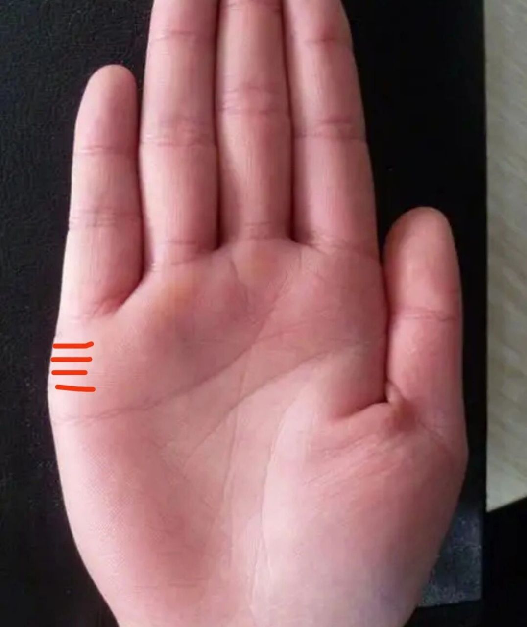 怎样从手纹看异性缘多少 怎样从手上看自己烂桃花(异性缘)多不多?