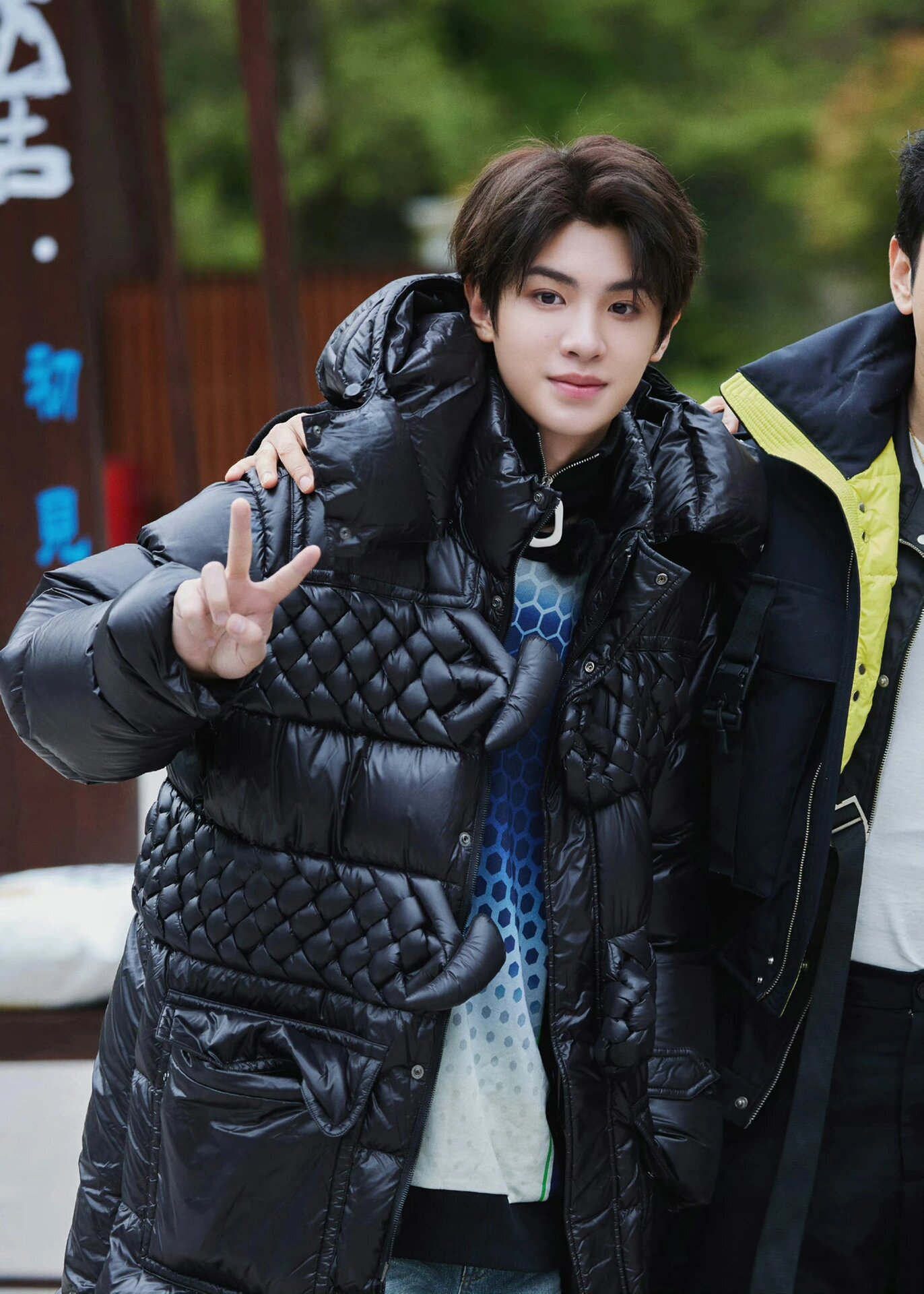 极限挑战 黄明昊 同款 这件羽绒服好好看  是什么牌子啊啊啊