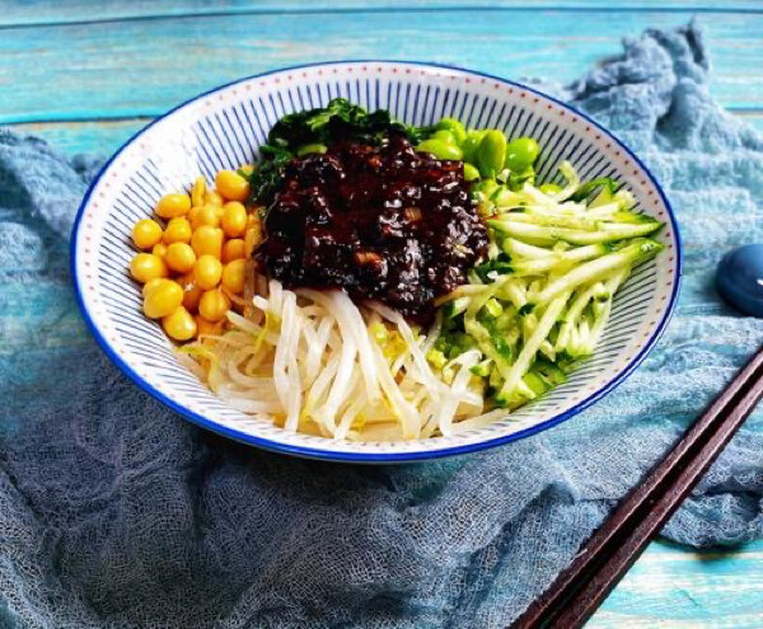 美食推荐——老北京炸酱面 美食推荐——老北京炸酱面 老北京炸酱面是