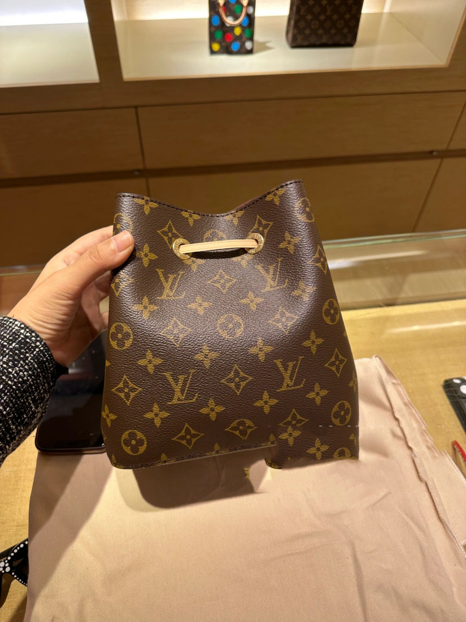 lv新款迷你小水桶包neonoe bb m46581 国现,可约,13500