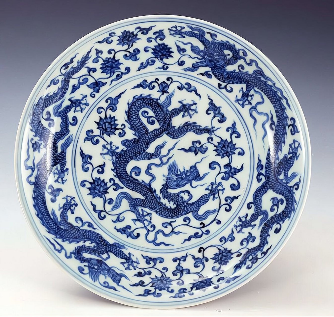 94 96明代青花龙纹大盘: 1. 明宣德青花龙纹盘 2.