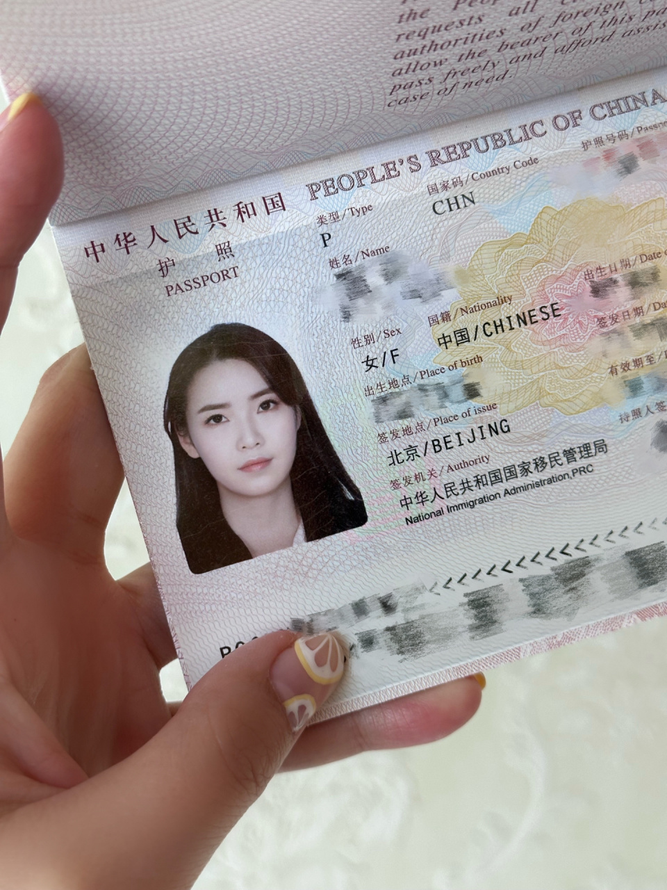 北京换护照居然可以化妆啦6015 16615先预约微x小92程序搜"