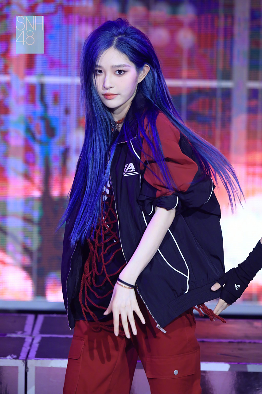 越来越爱自己,肯定自己的王奕,在舞台上由内而外