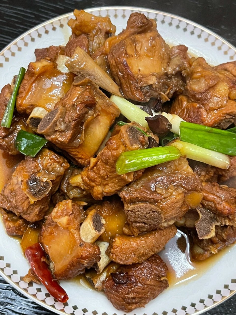 家常菜| 米饭炒菜. ~ 主食: 蒸米饭98 红烧排骨 炒茄子 炒丝瓜.