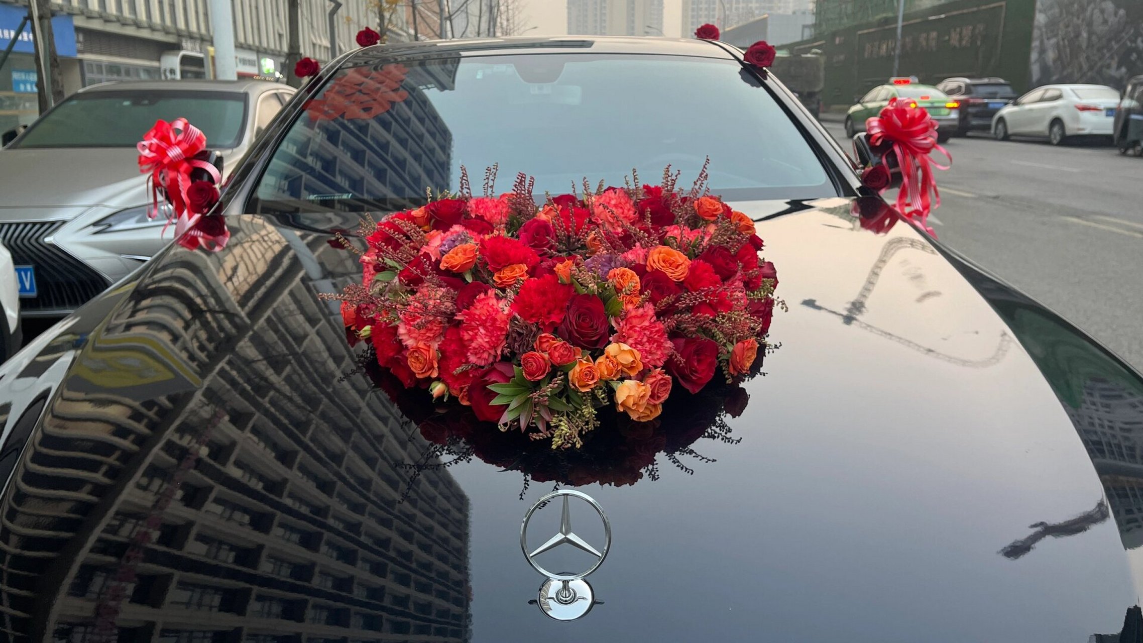 1月10日:6辆新款奔驰e300l #成都囍悦良缘婚车# #婚礼婚车# #备婚