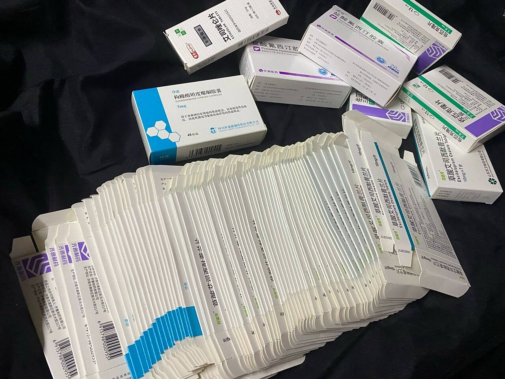 关于我吃过的药们～ 草酸艾司西酞普兰:一开始确诊的时候吃的就是这个