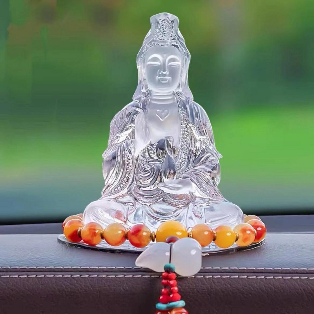 这个琉璃观音摆件真的很美,放在车里很有气场,每次开车都感觉很安心.