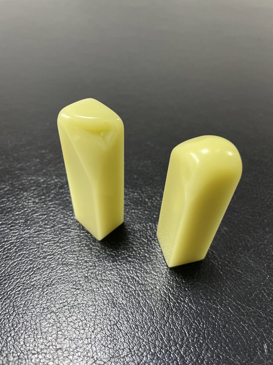 封门青也称封门清,封门冻,产自浙江省青田县山口镇的封门矿区.