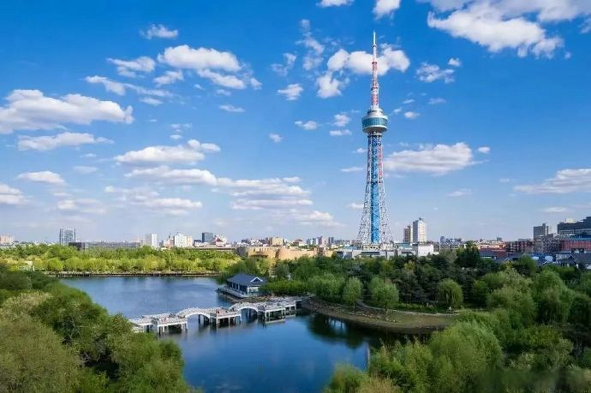 #吉林很美我在等你# 【走进长春!网红打卡地之吉林省广播电视塔】矗立