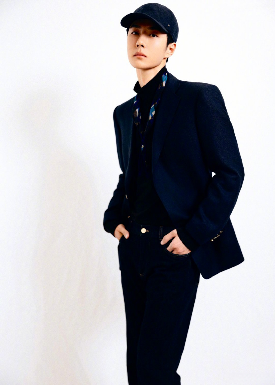 王一博今天也很酷#uniq-王一博02棒球帽造型主打一个随性松弛但