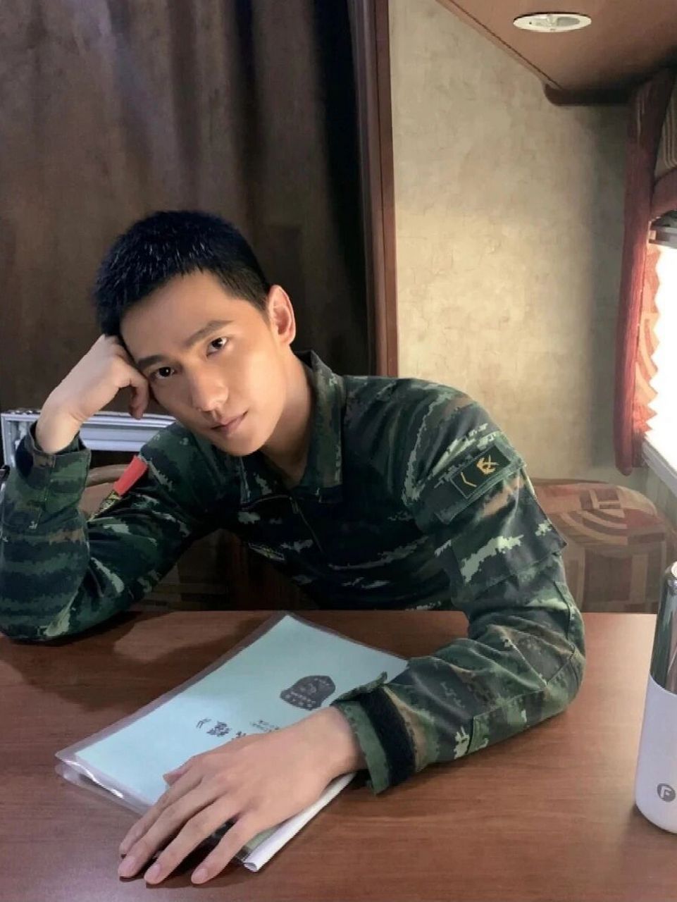 寸头天花板 说他是寸头天花板不过分吧#军人# #特战荣耀# #杨洋