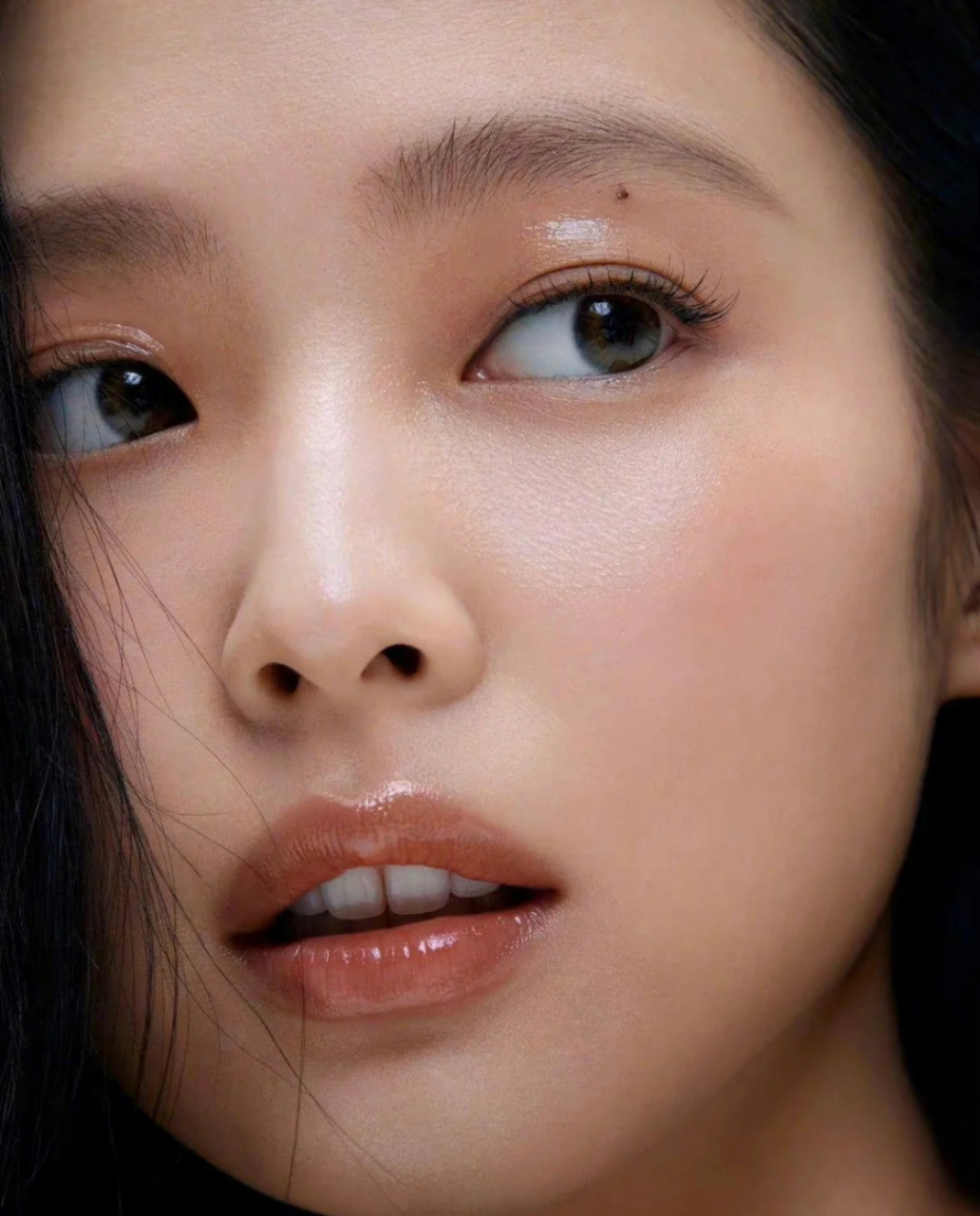 jennie纯欲妆容的口红色号96 jennie前些天hera的广告片中用到的口