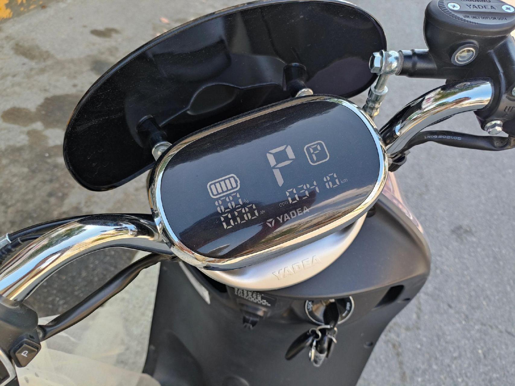 雅迪冠能系列m7,手续其全,车况良好,九成新,现低价出售,有需要的可以