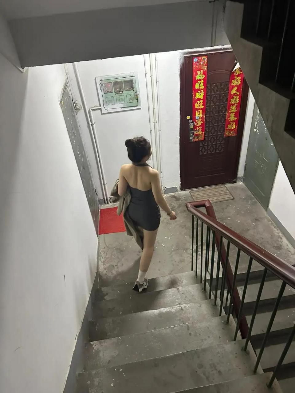 邻居少妇人妻偷图片