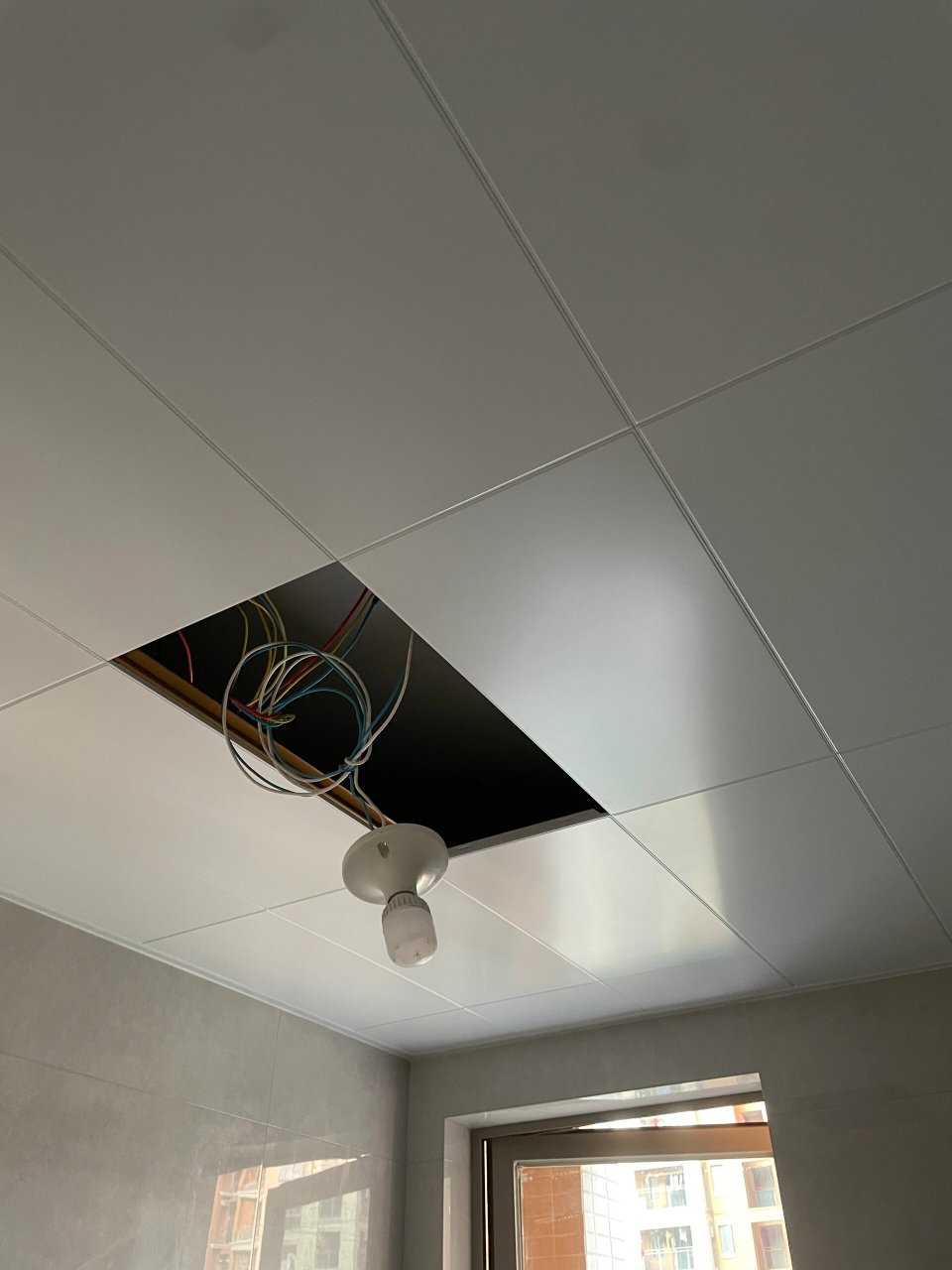 铝扣板安装 两卫一厨铝扣板 纯白哑光无边框0.