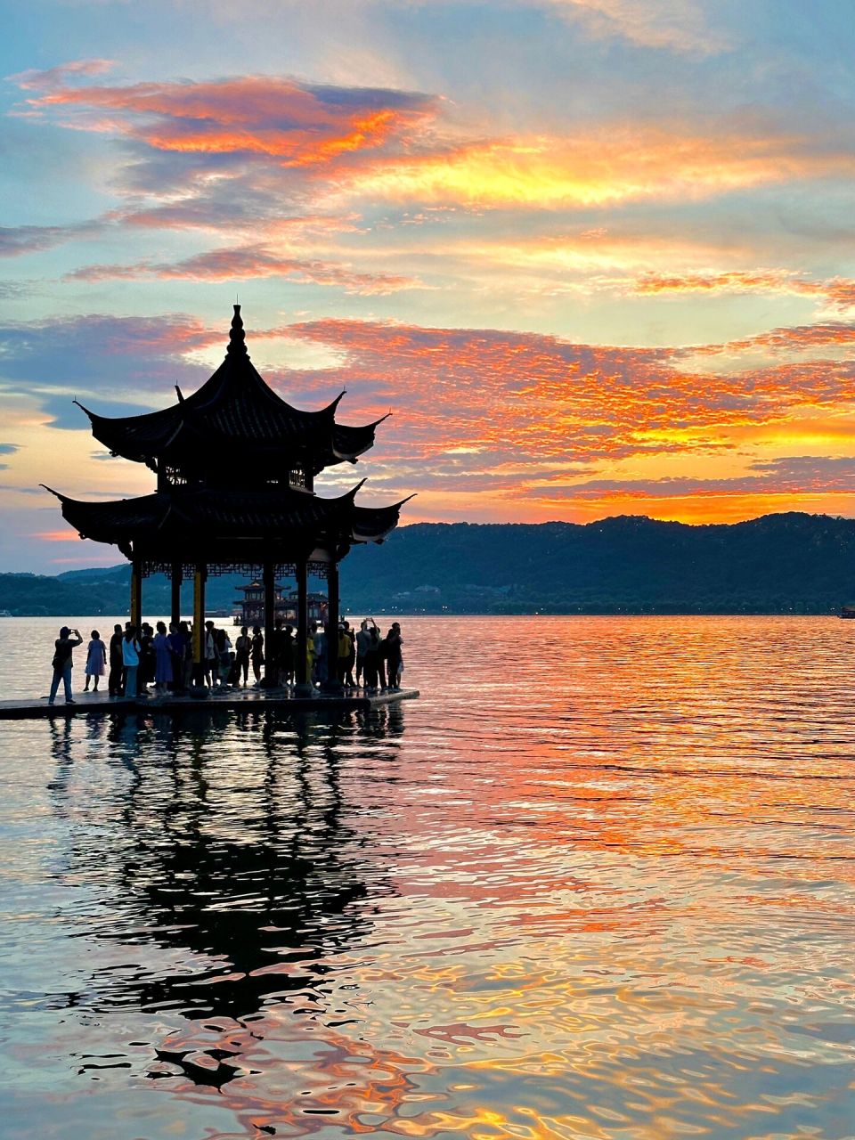 live|夏天的西湖晚霞真的可以封神6015美哭了 "夏日的黄昏是浪漫