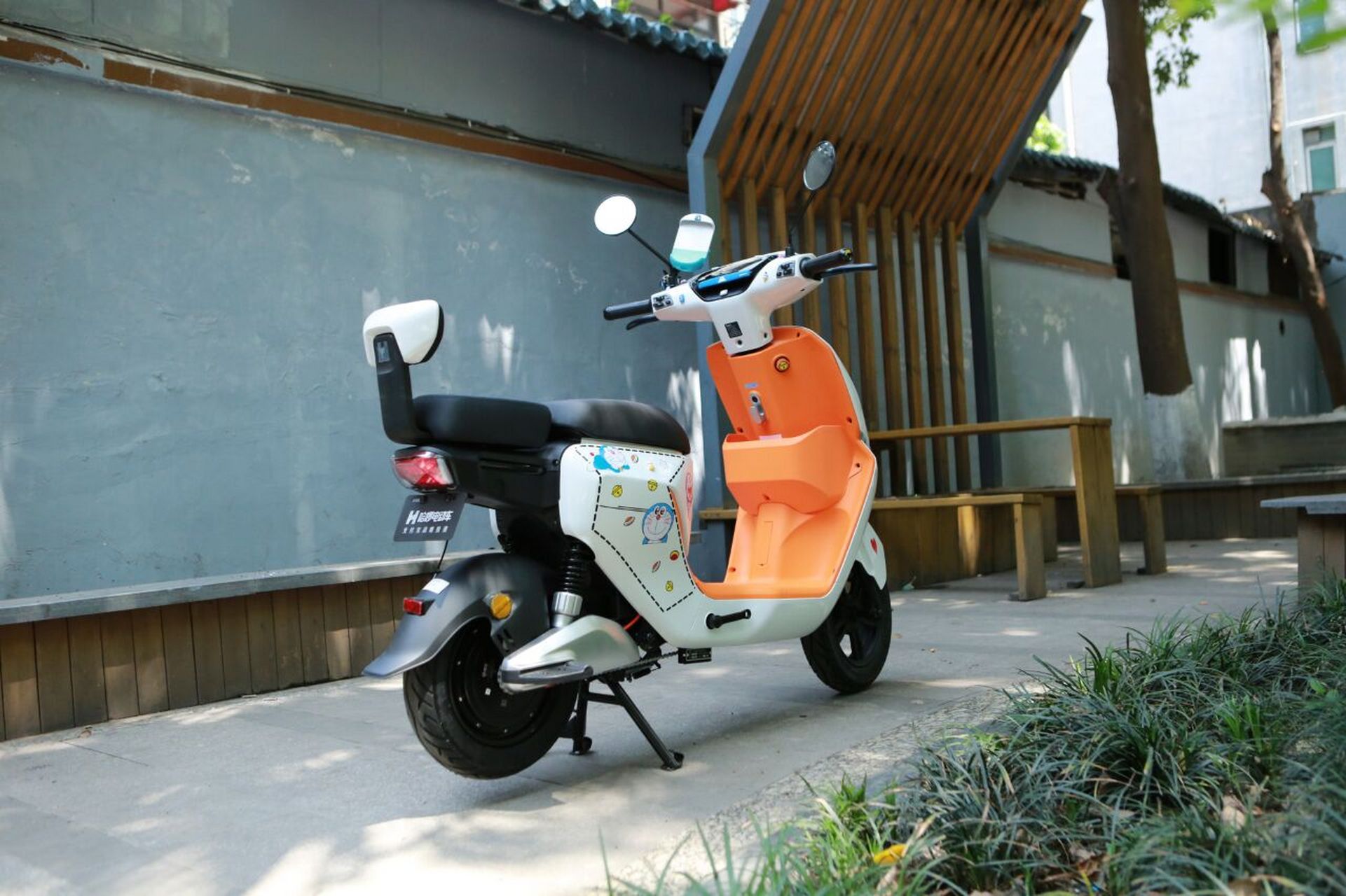 今日推荐:哈啰雪山白b80q 夏日里的首选推荐: 雪山白哈啰b80q电动车!