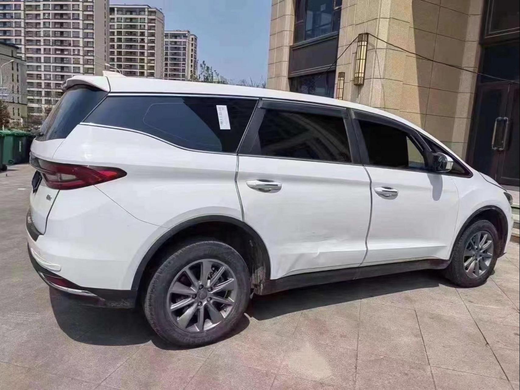 x,23年力帆枫叶80v易行版,新能源纯电,新车落地18万多,整车质保15万