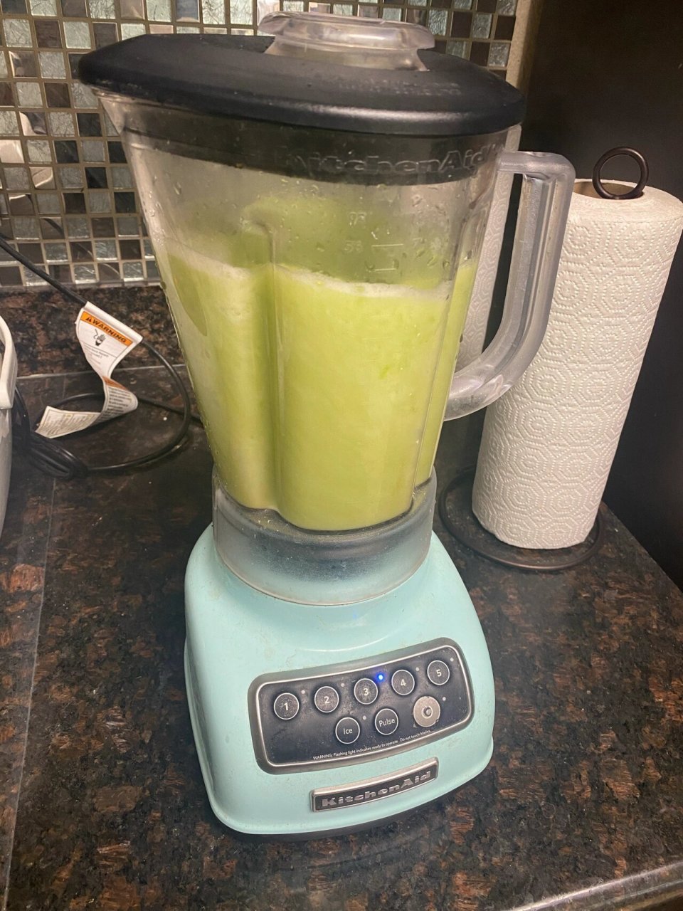 神奇的西芹汁(1)便秘的小伙伴一定要试 95打卡了一周西芹汁,最立竿