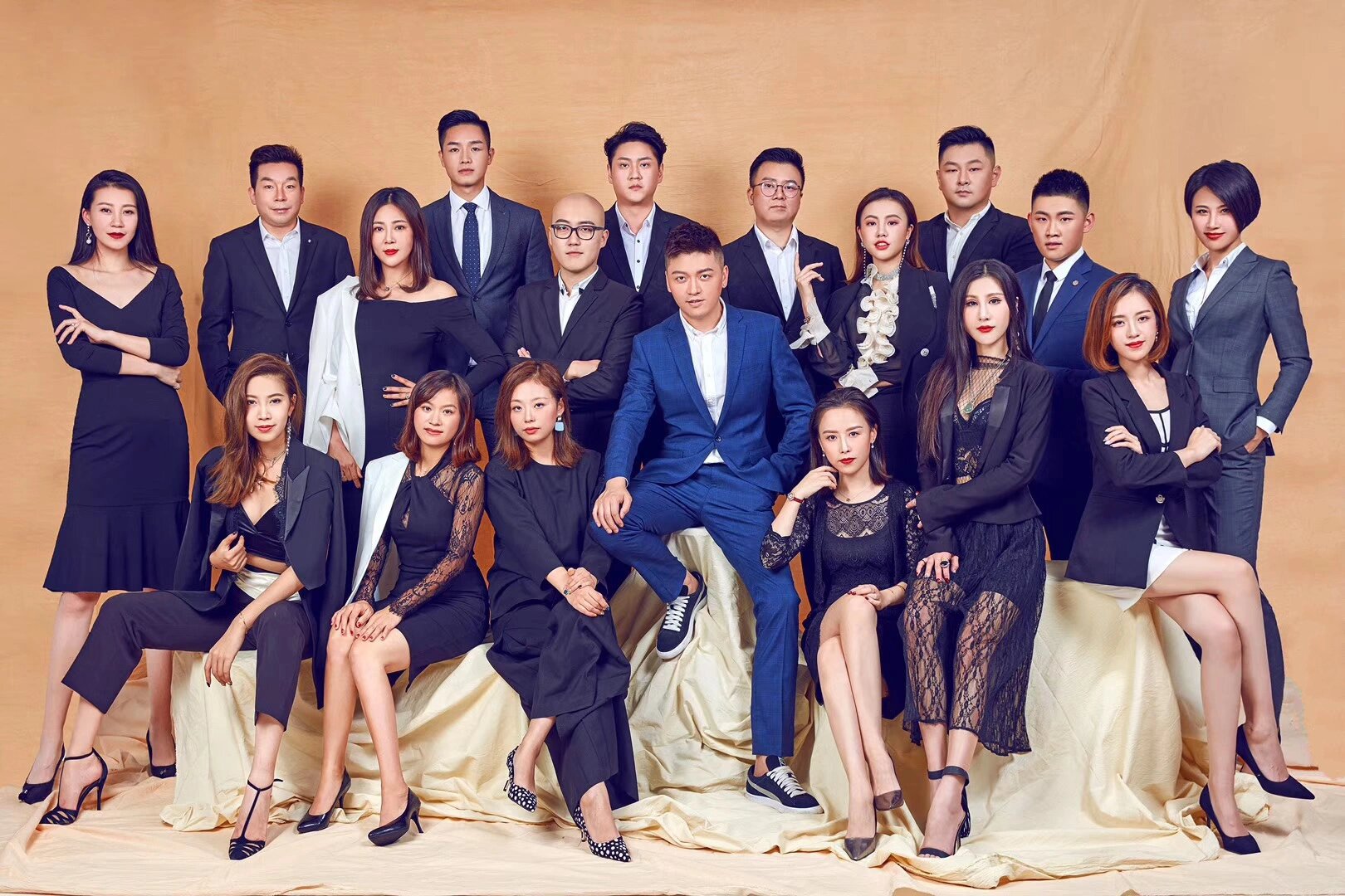 武汉企业形象照|高逼格创意团队合影