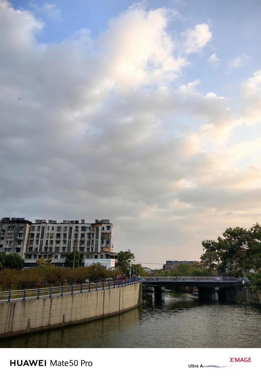 龙狮桥乡,隶属于安徽省安庆市迎江区,地处安庆城区东部,东与老峰镇