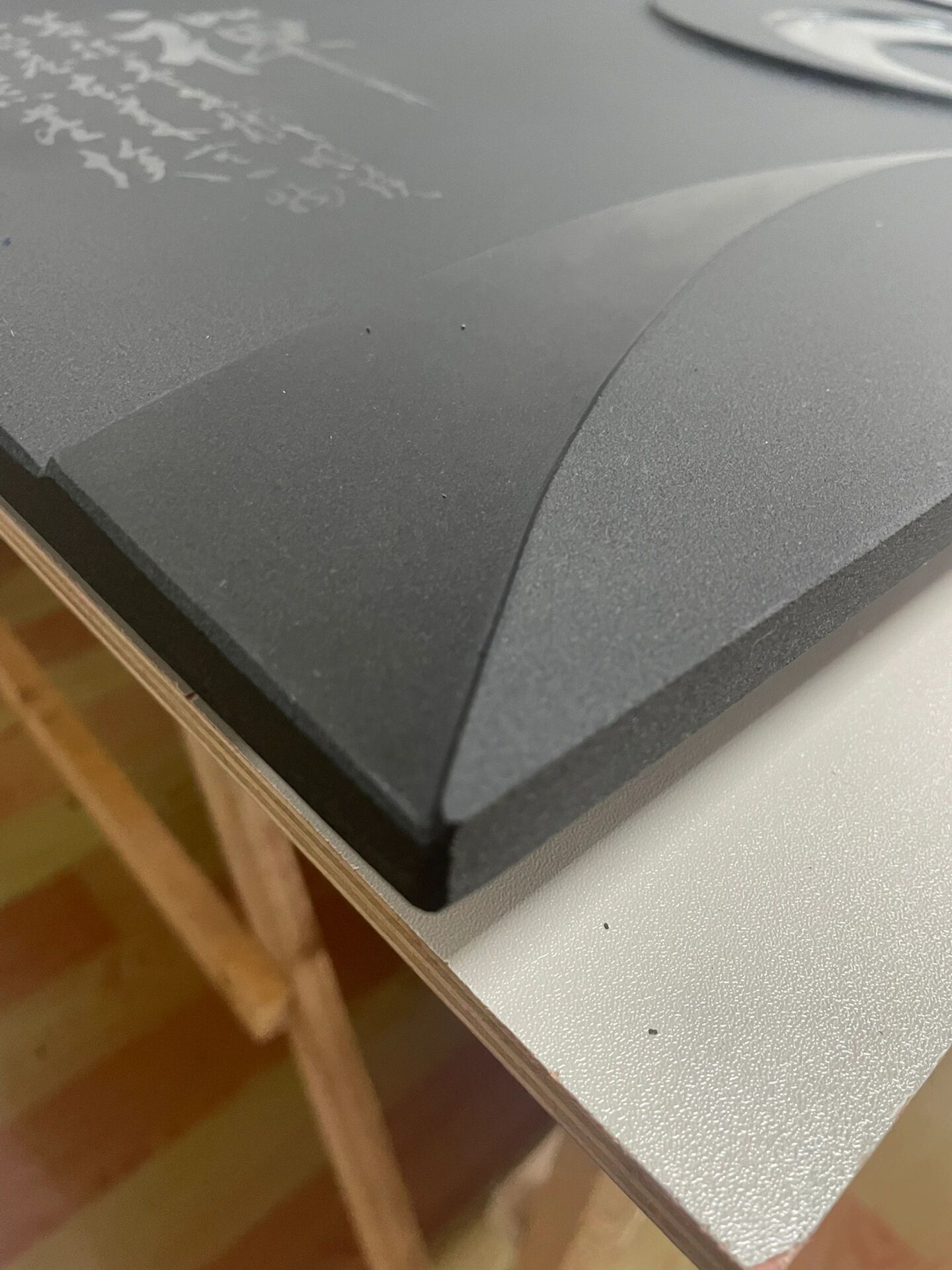 作为茶道仪器,乌金石茶盘不仅能够承载茶具,更能体现出茶文化的精髓和