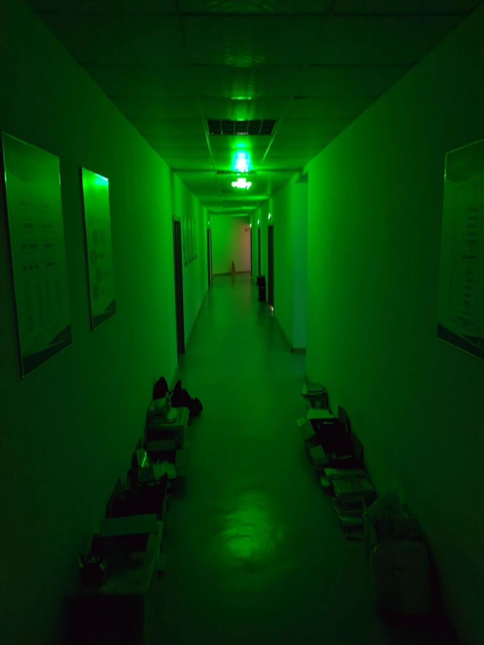 教室走廊 一出教室门仿佛来到了恐怖游戏里