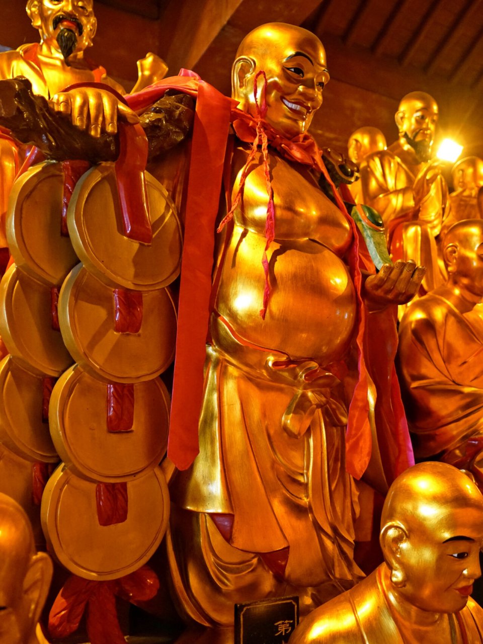 九华山百岁宫五百罗汉堂,让你眼前一"亮" 五百罗汉堂国内很多寺院中都