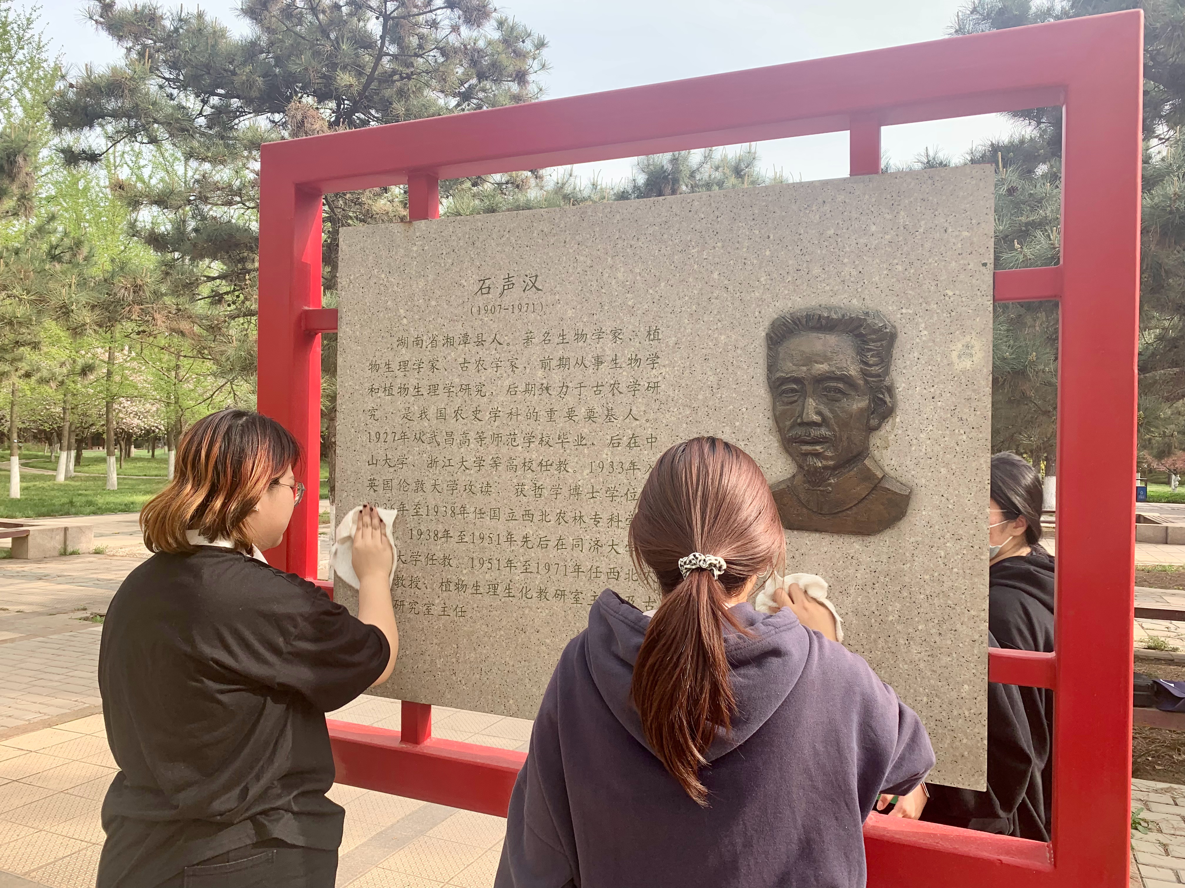 我们记得,你们就还活着