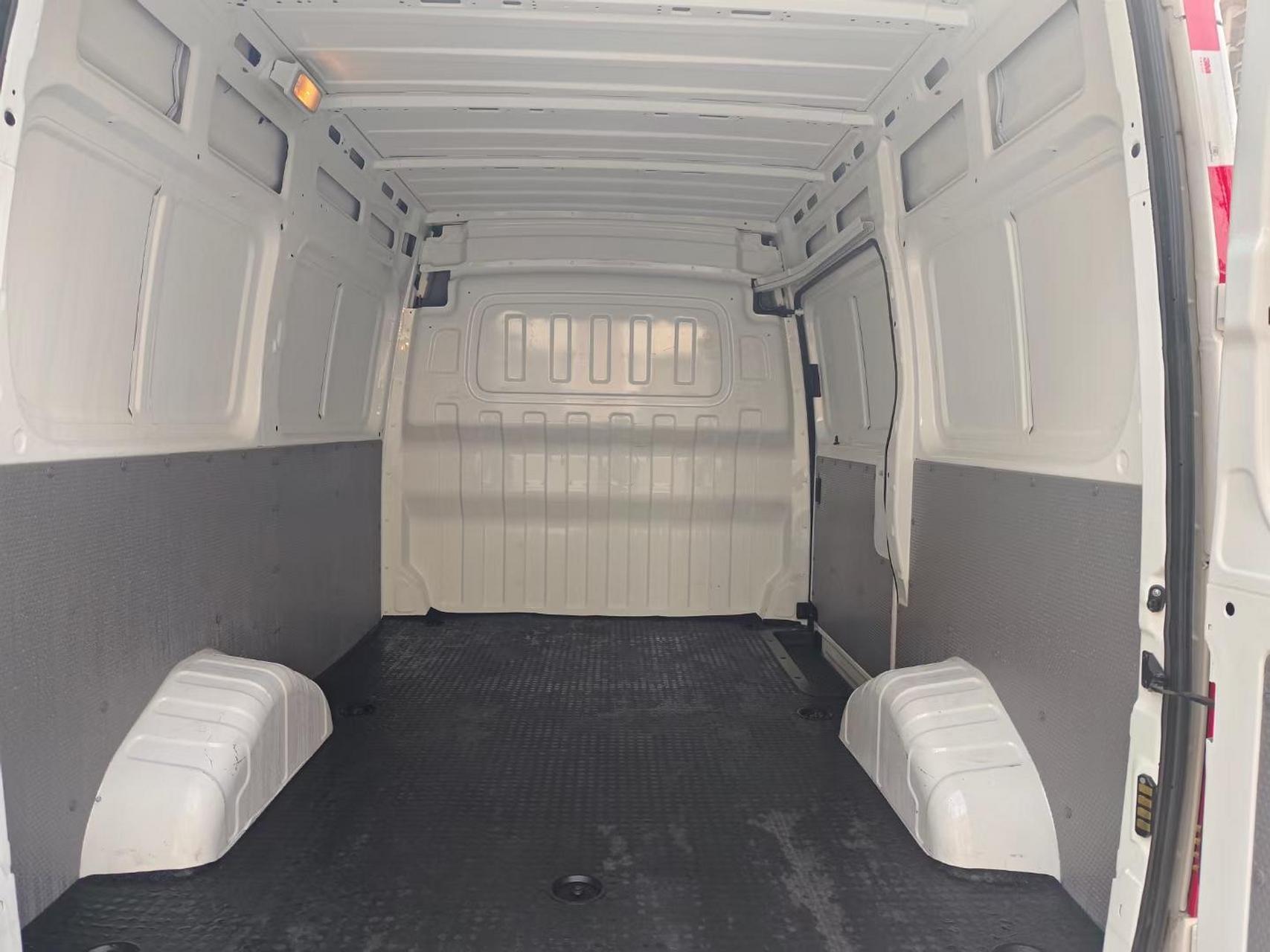 22年2月极品大通v80,3座客货两用,实表1万6千公里,2.