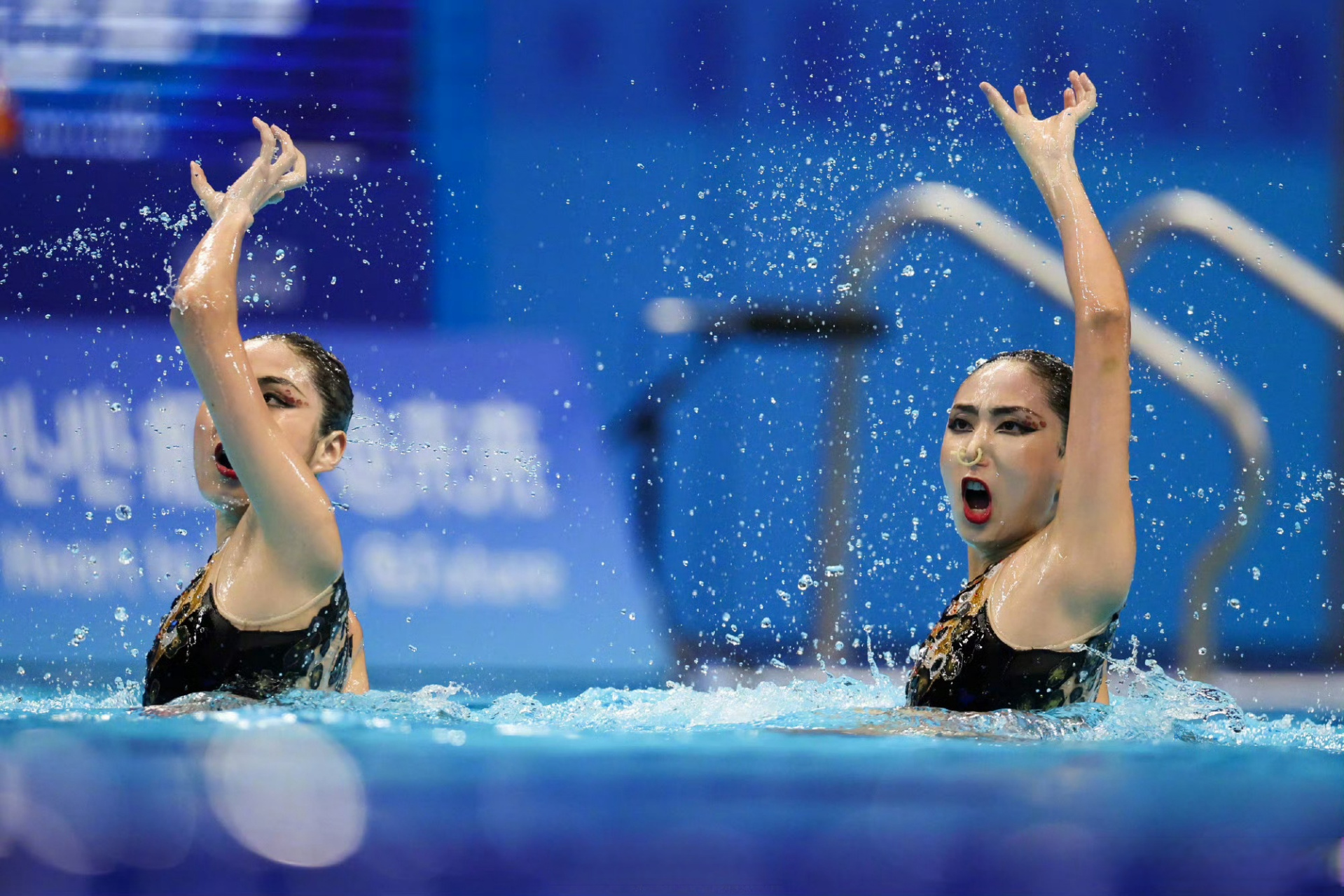 中国双胞胎花游夺金#[威武]】刚刚,杭州亚运会花样游泳双人自由自选