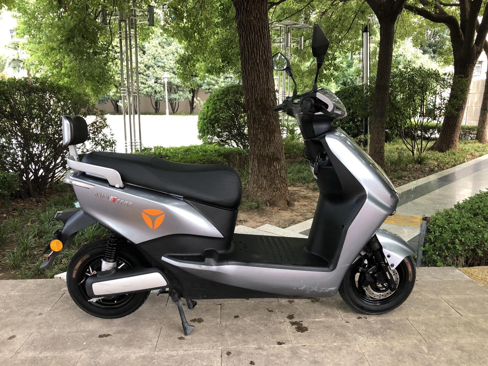 22年1月雅迪冠能t2,超威石墨烯72伏23安超大容量电瓶6大块,ttfar带