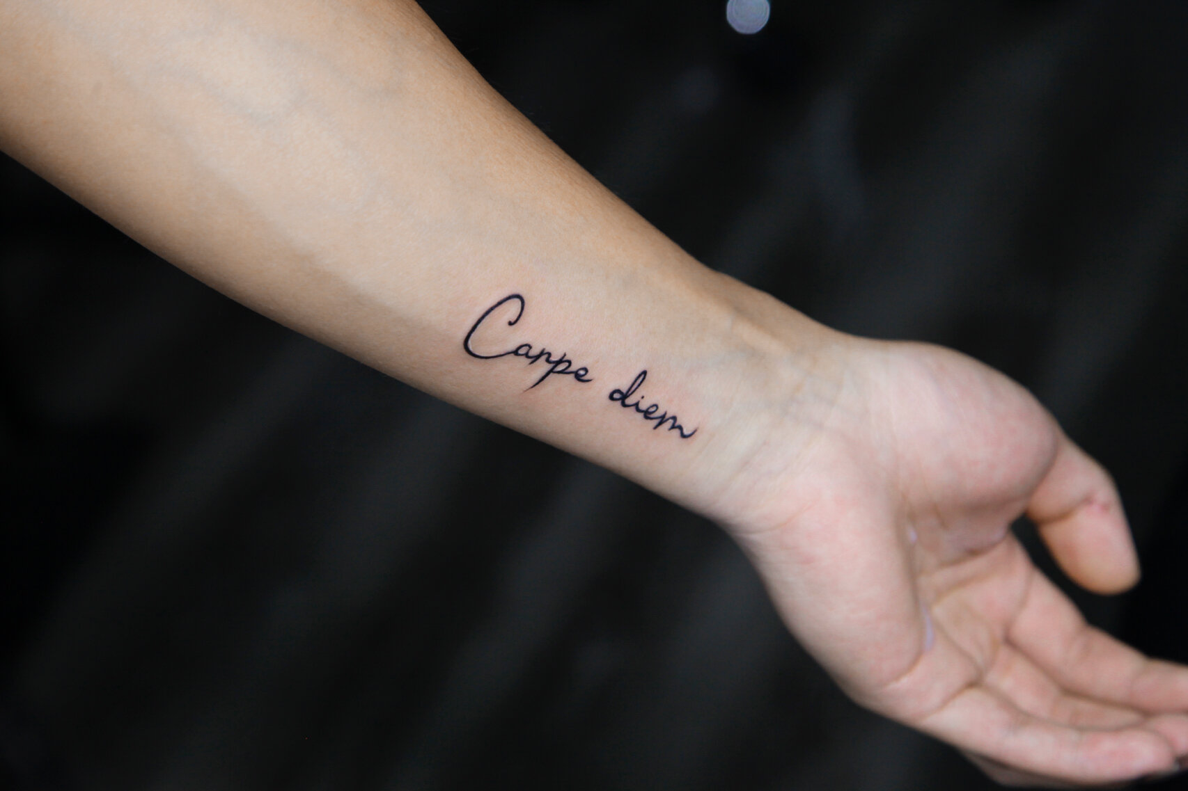 第一个纹身carpe diem 包含三层意义(及时行乐  活在当下  不忘初心)