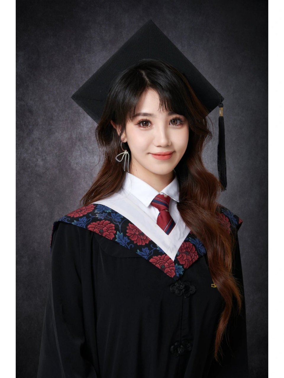 海马体毕业照|五年医学生毕业啦 海马体今年的毕业照出了扎染的背景!