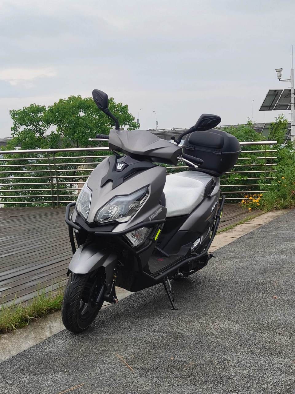 豪爵afr125踏板摩托车.