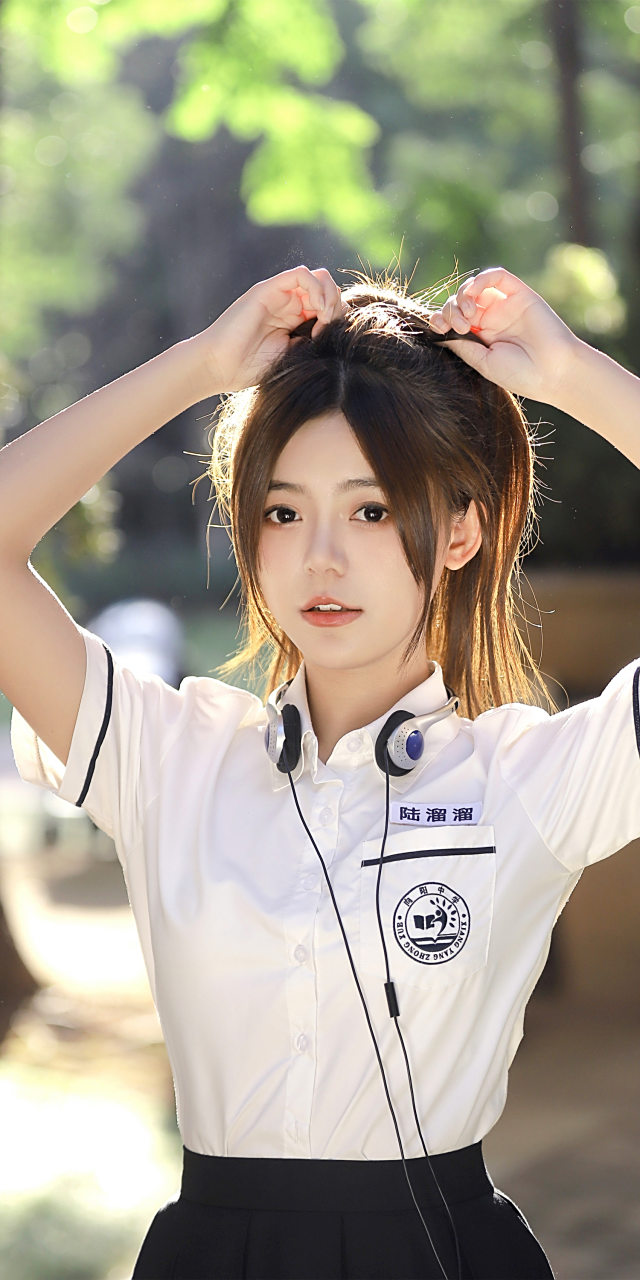 肖然心制服青春感满满写真壁纸