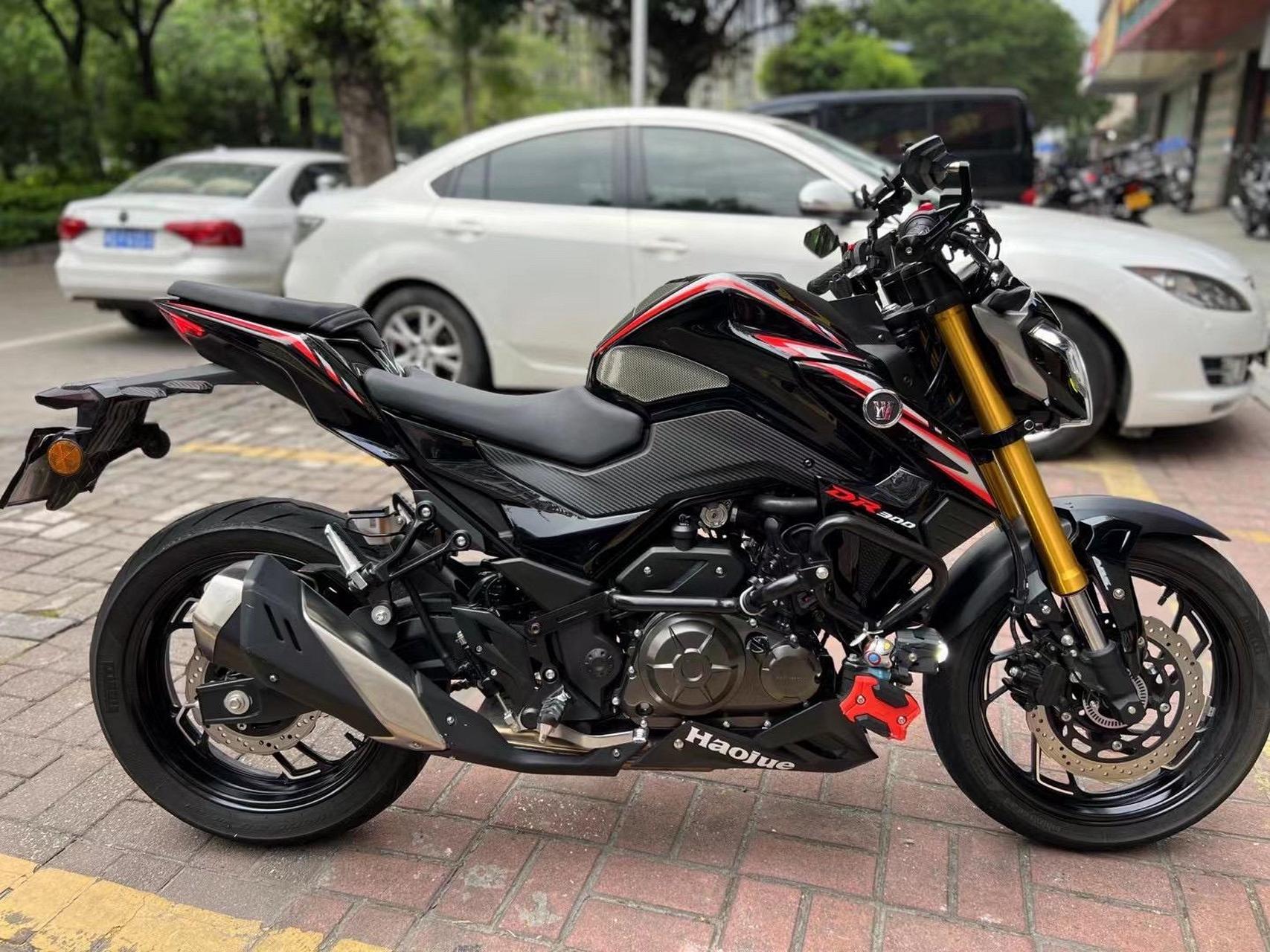 21豪爵dr300   行驶了6000公里 加装护杠/防摔棒/手机支架 / 手把镜