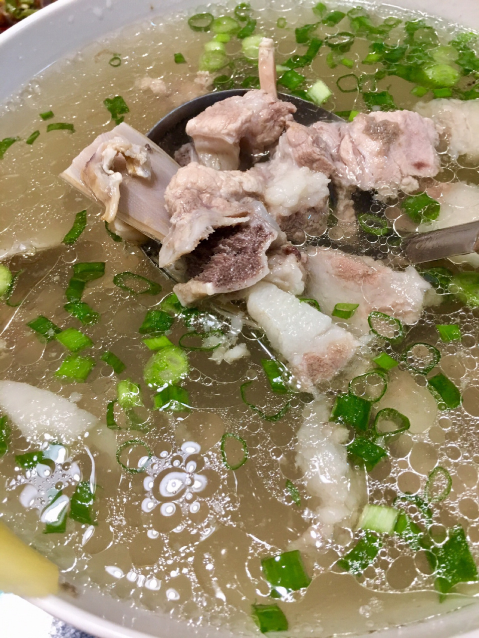 墨鱼排骨汤09 墨鱼排骨汤 做法简单美味又营养 食材:墨鱼干 排骨