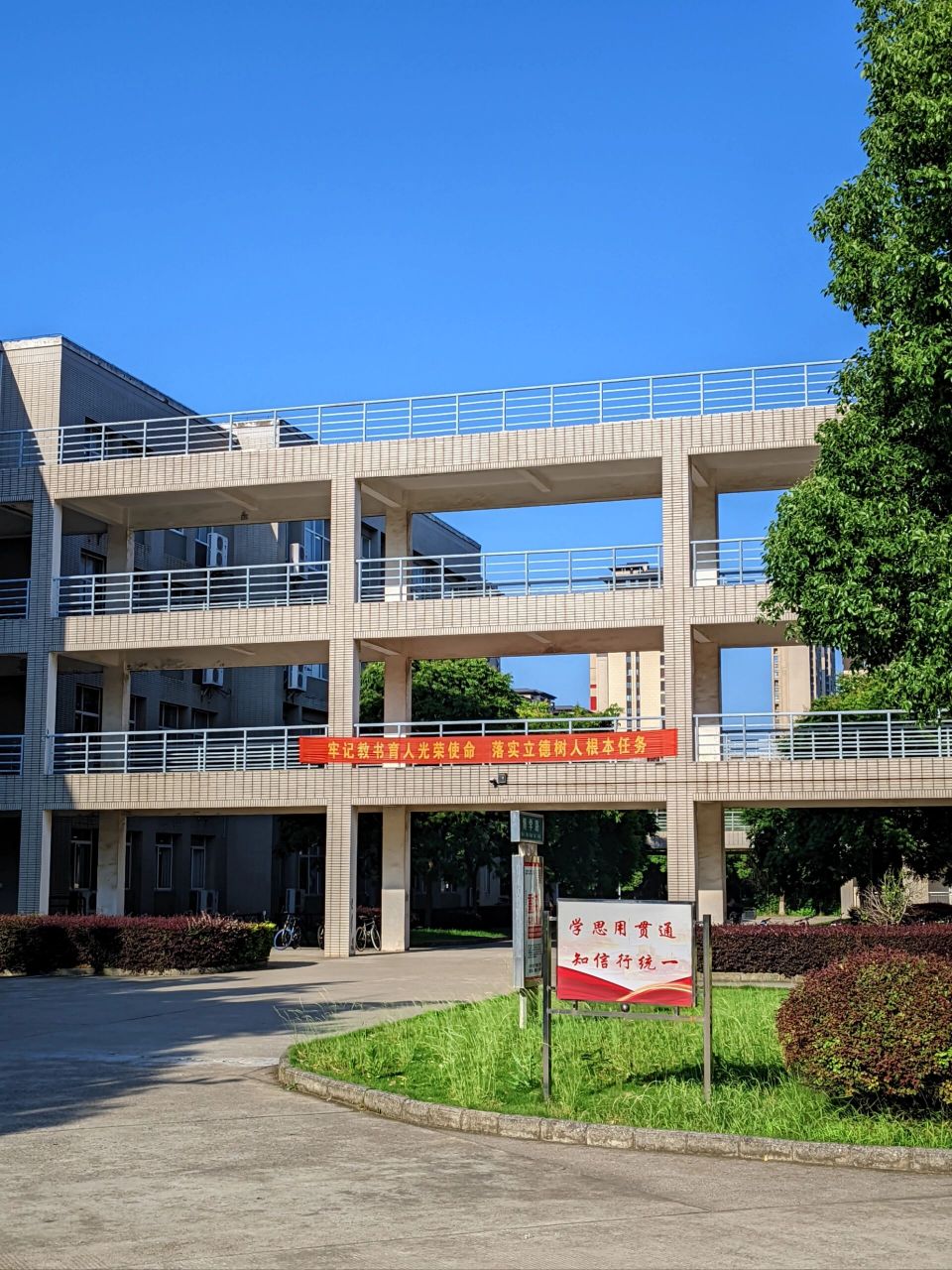 铜陵学院翠湖校区生存指北    已经放假一段时间了,发现相册里没啥有