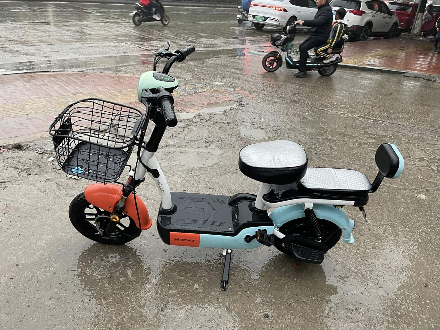 二手哈啰棒途电动车.能跑20多30公里,证件齐全,价格800元.