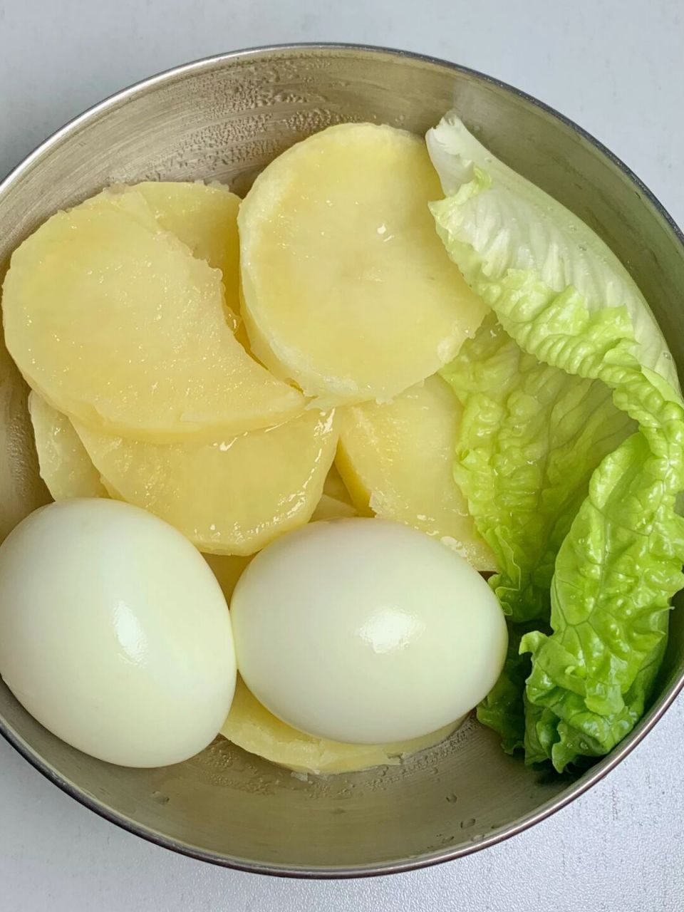 今天减脂餐分享巨好吃的土豆泥!加入鸡蛋和生菜,嘎嘎好吃!