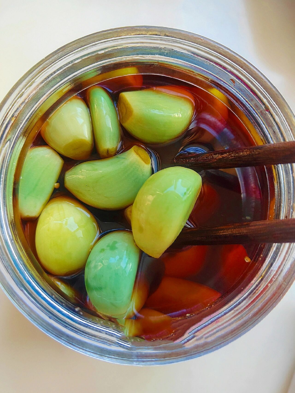 不知道大家有没有腌腊八蒜呢! 生病在家的日子,自己隔离在卧室里了.