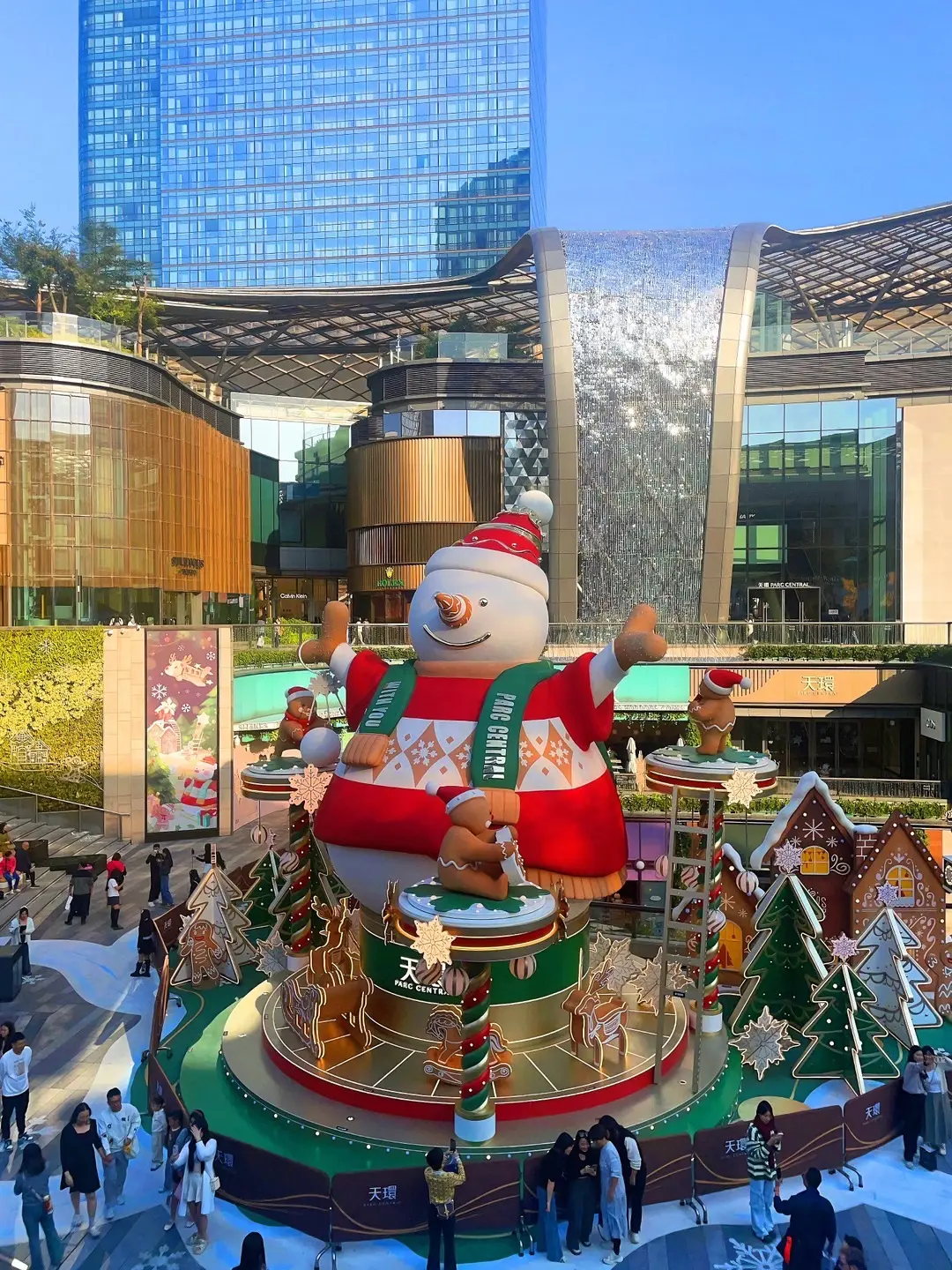 我以为三十岁的我,长发大波浪,吊带裙,高跟鞋自信从