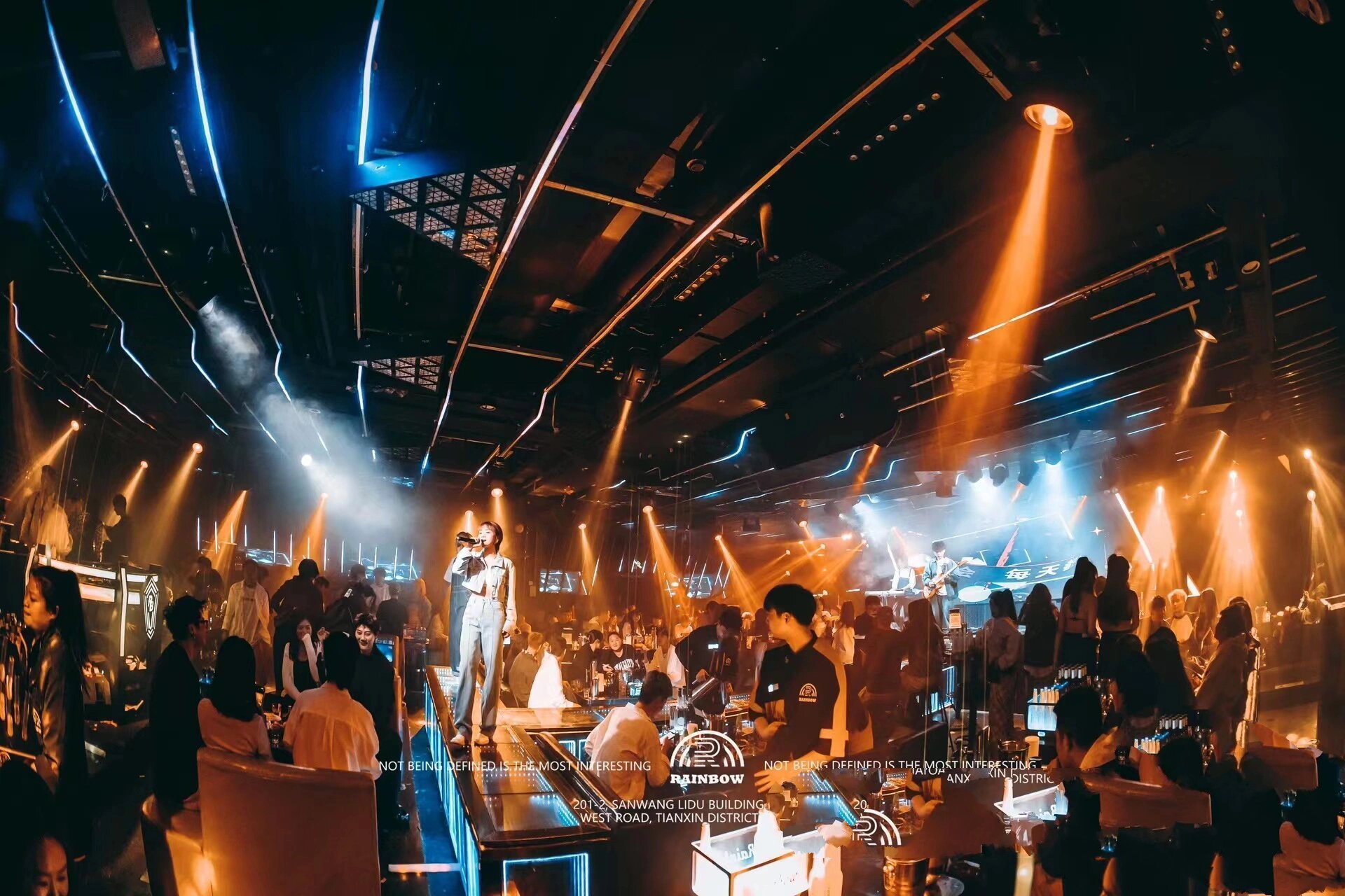 长沙les酒吧rainbow96 人均10077 高颜值帅t美p 唱歌,走秀,舞蹈