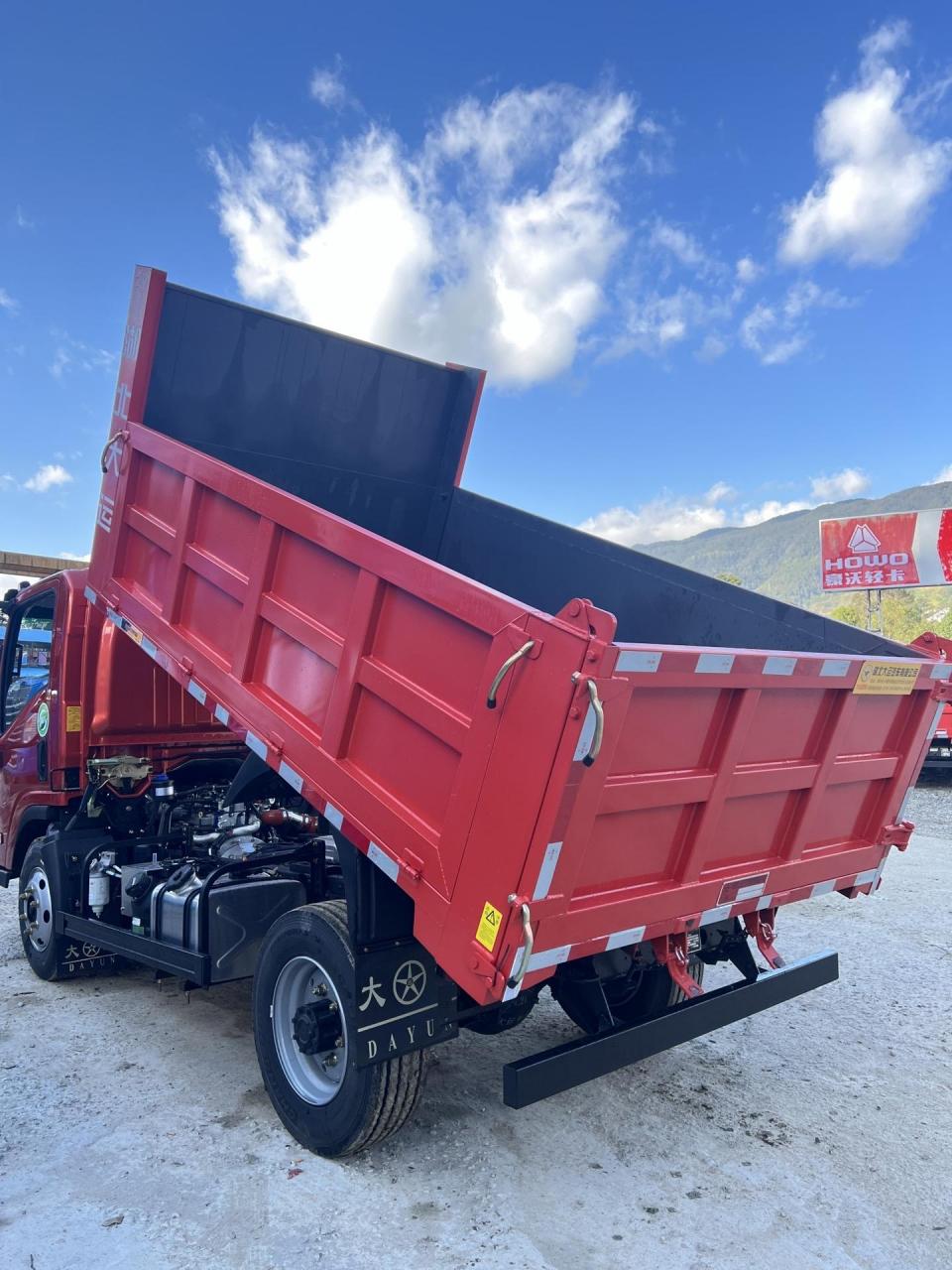 湖北大运蓝牌自卸车.湖北大运锐胜 货箱3.05×1.8×0.