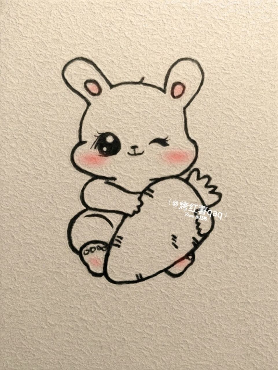 可爱简笔画|小胖兔抱萝卜~ 胖胖的兔兔抱胖胖的萝卜#简笔画教程# #简