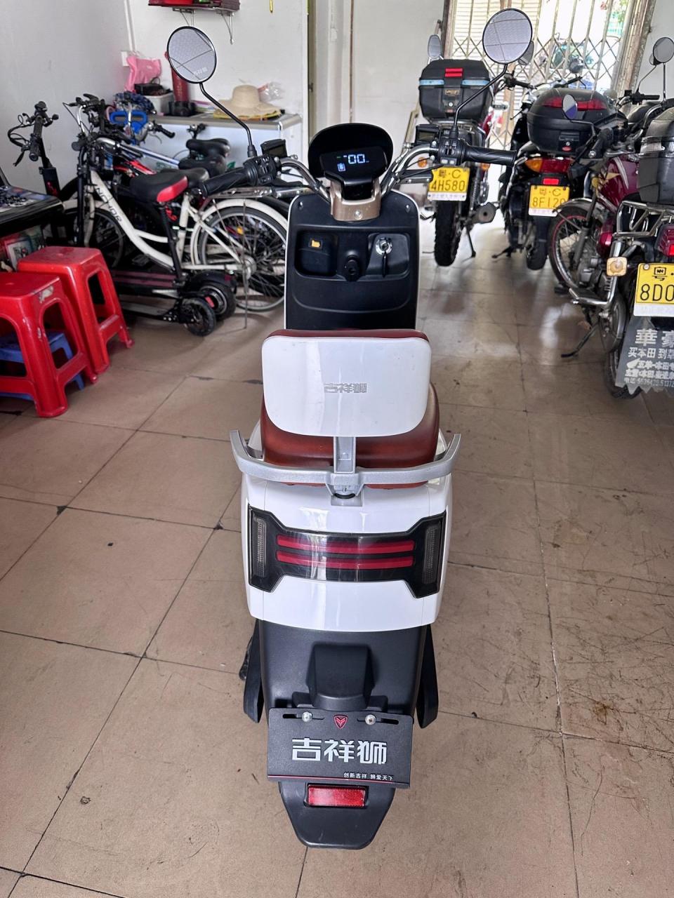 吉祥狮 60v 高配 倒档 前后碟刹 提速快 手感一流 未到一年车 九成多