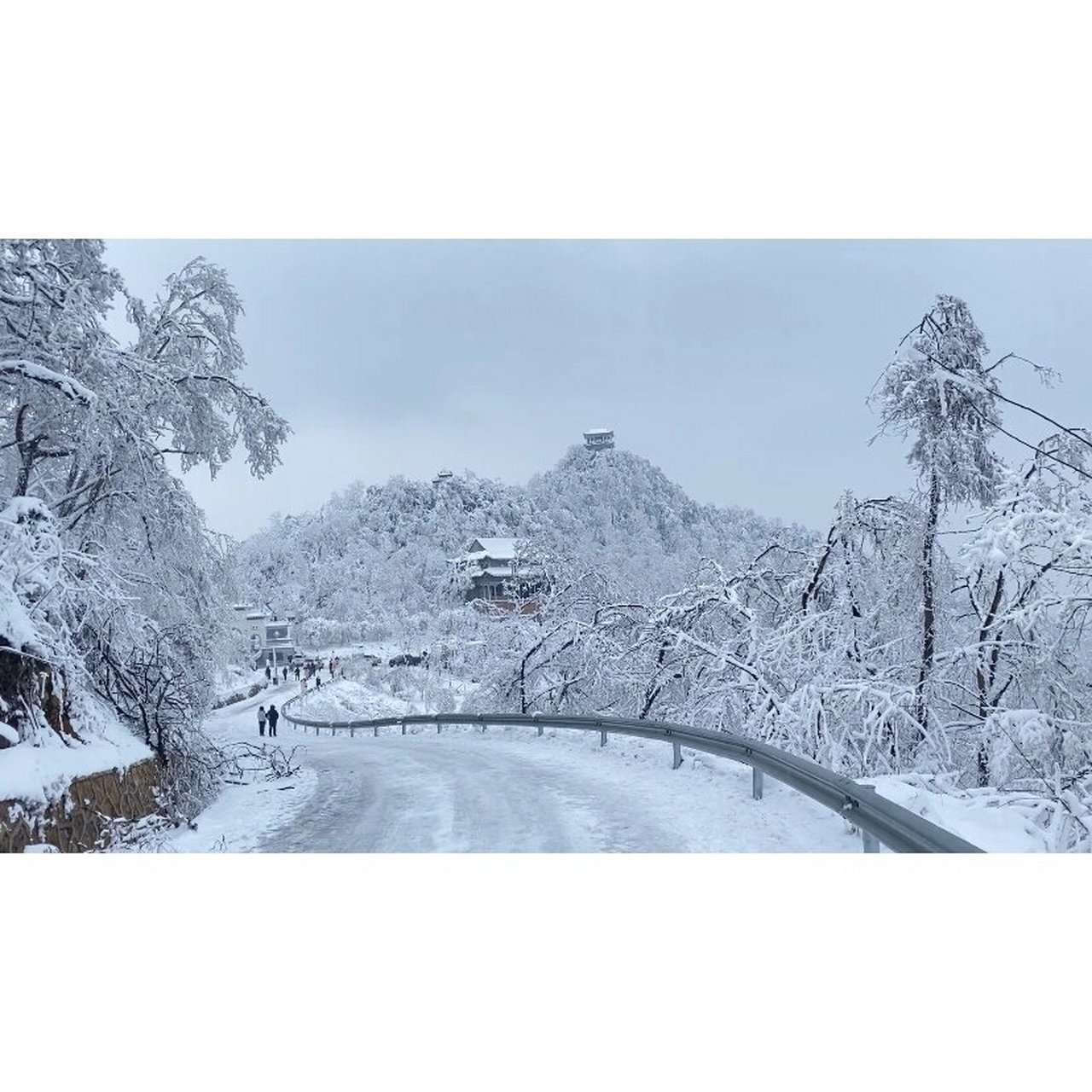 荆门圣境山雪景图片