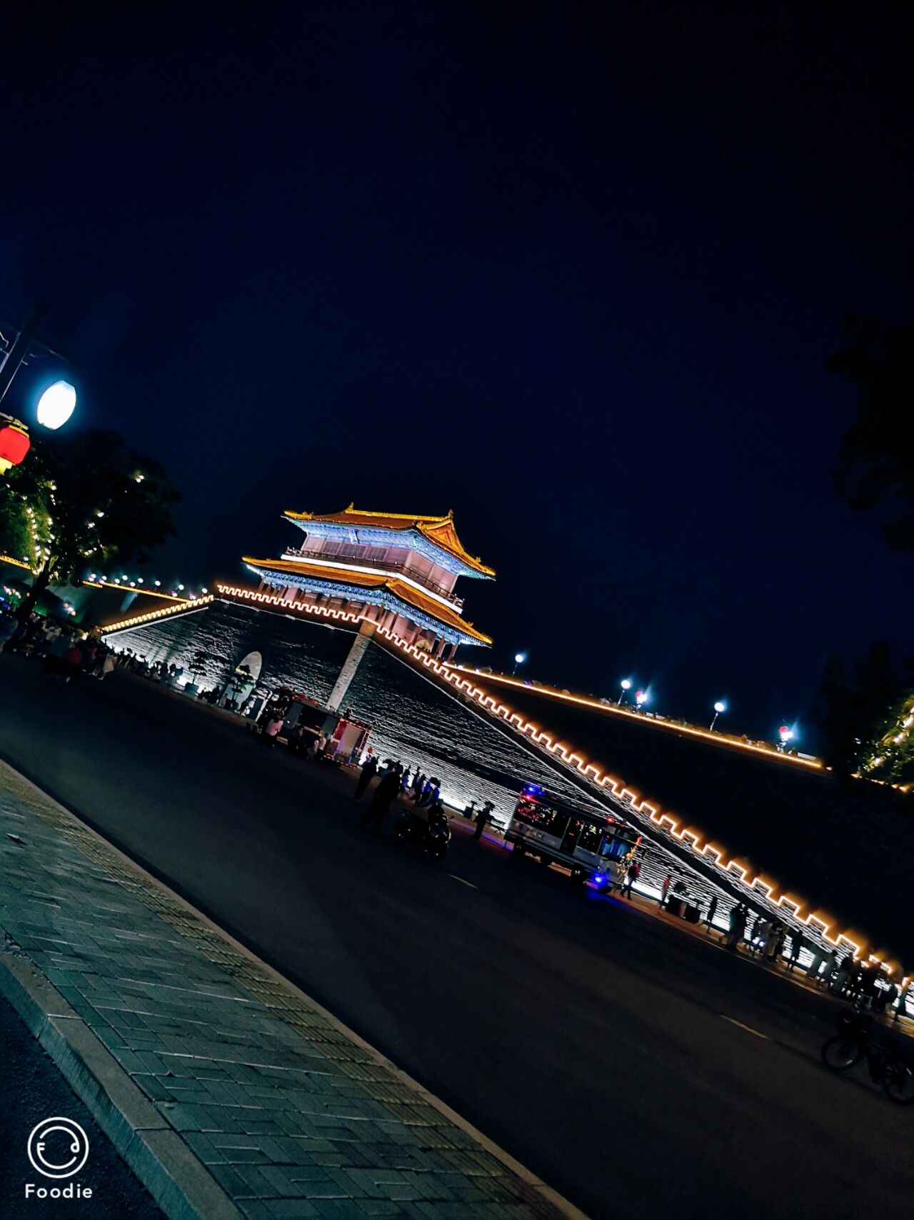 只能晚上带娃出来户外玩会儿,这次来了正定古城墙,夜景真是很美!